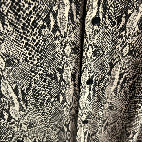 Norma Kamali Button down shirt dress in snake print 2023 stretch retro chic LG - Picture 12 of 13
